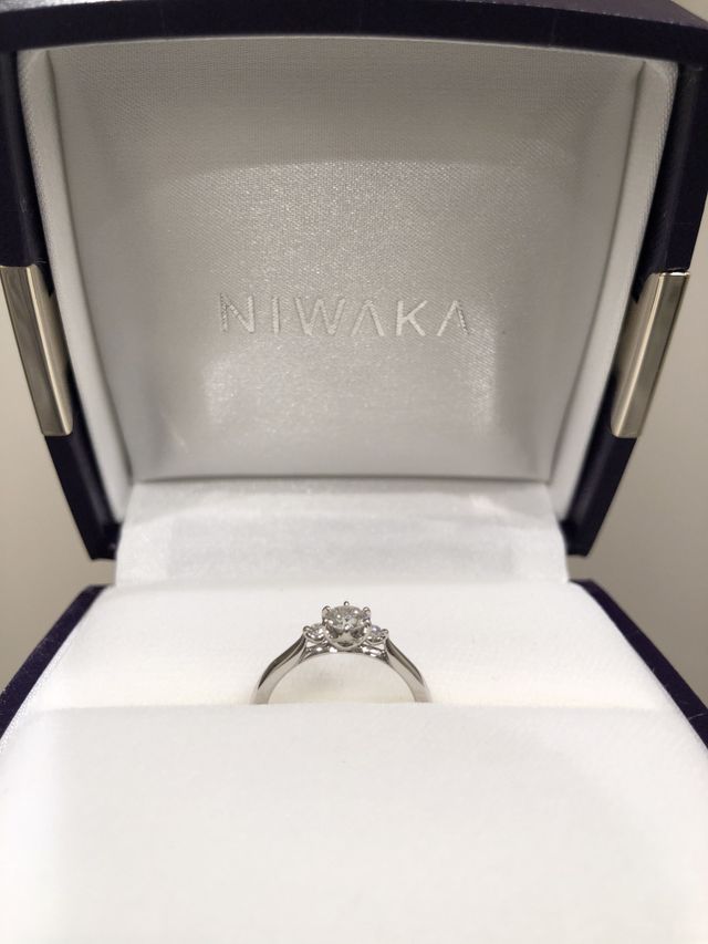 すずらんをイメージした形