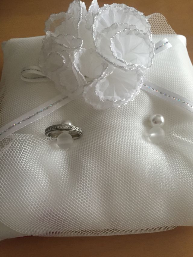 リング購入時にシンプルながら可愛いリングピローを頂きました。