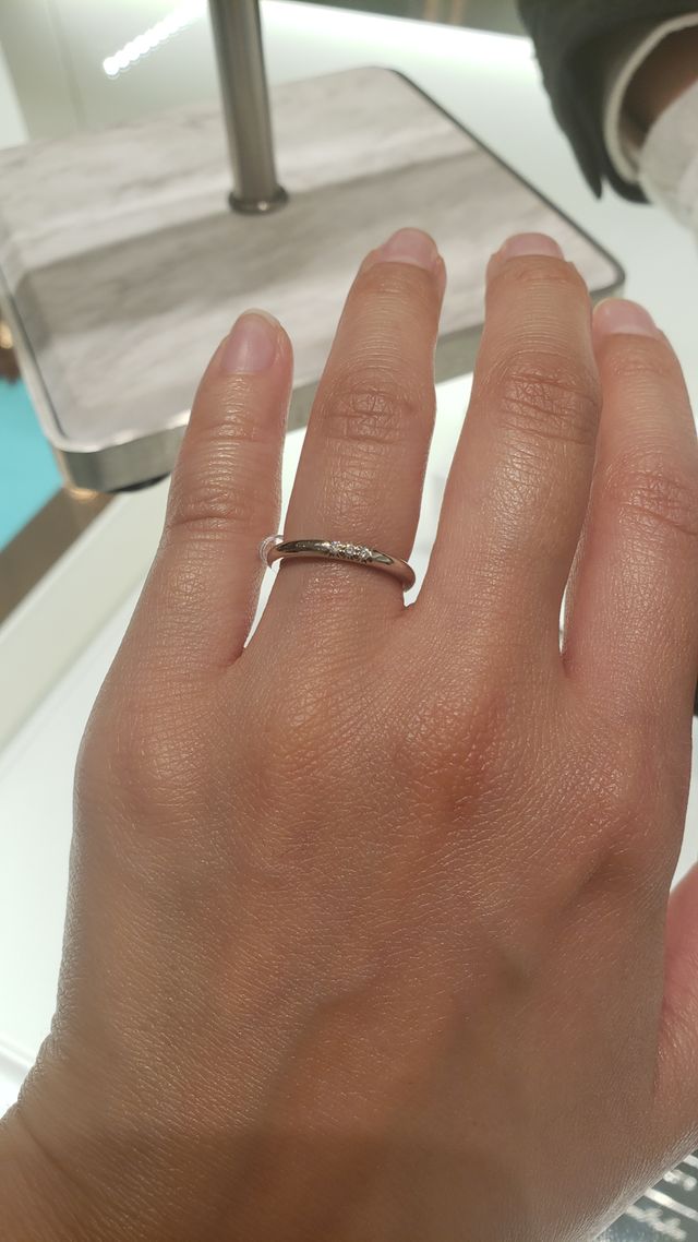 Tiffany三つ石ストレートのタイプです