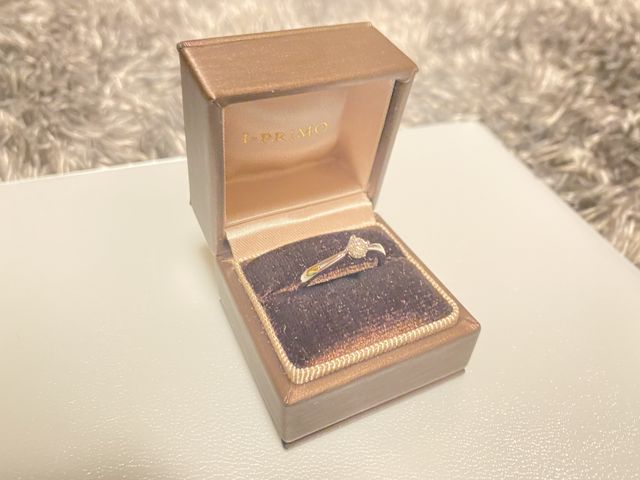 リング、ボックスの両方がシンプルなデザイン