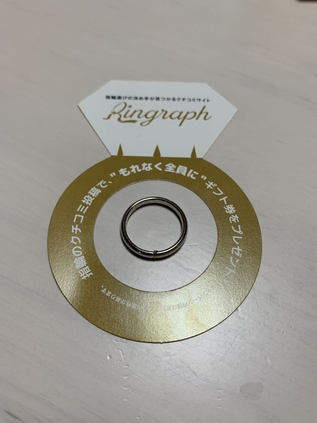 純糸結びで裏側に相手の誕生石と結婚記念日、プーさんの刻印