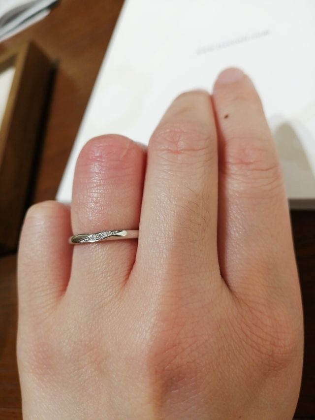 手がきれいにみえるデザインでした！