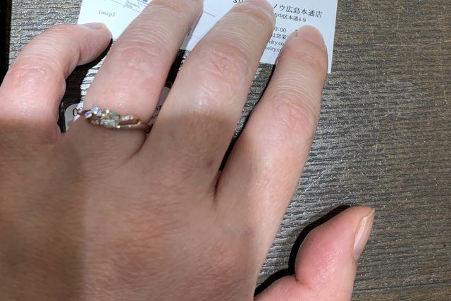 可愛らしいデザインの婚約指輪