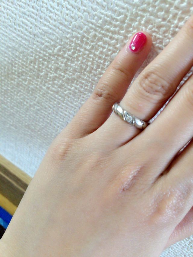 つけ心地がとてもよくダイヤも埋め込みなので邪魔になりません。