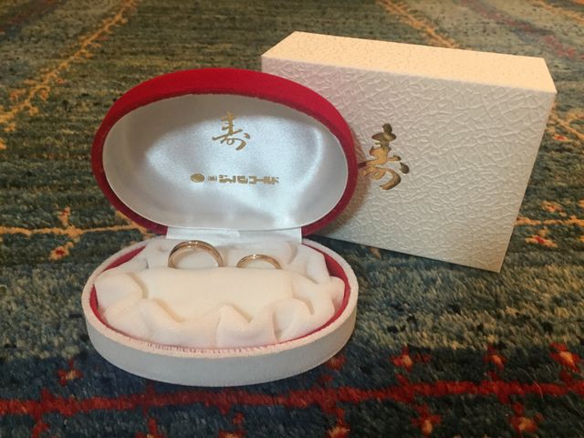 箱もケースもザ・結婚指輪という雰囲気がとても気に入りました