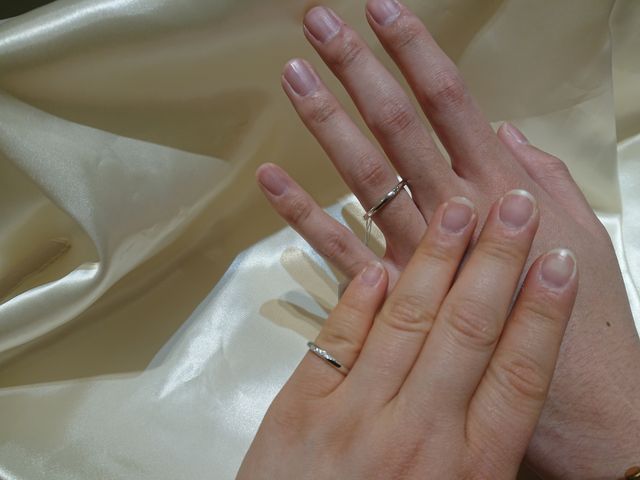 ストレートタイプの結婚指輪をつけさせてもらいました。
