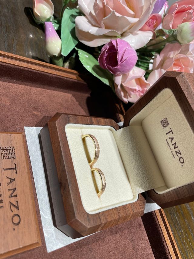 特別感を出したく、
色味や表面、側面にも違いをだしました！