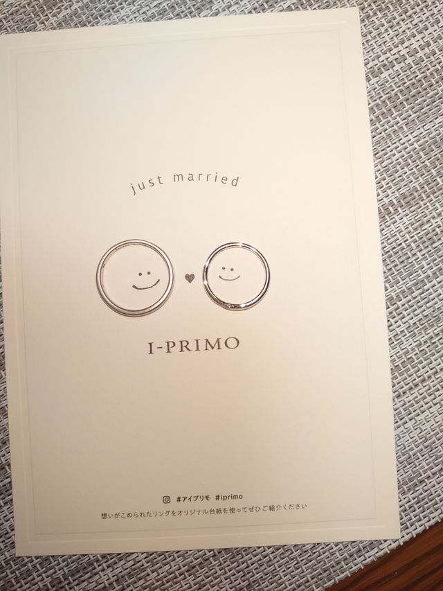 小さいダイヤも入っておりかわいくてシンプルなデザインです。