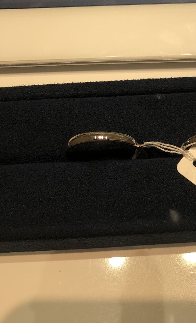 2.5mmサイズのプラチナ指輪です。