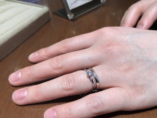 婚約指輪と結婚指輪の重ね付け