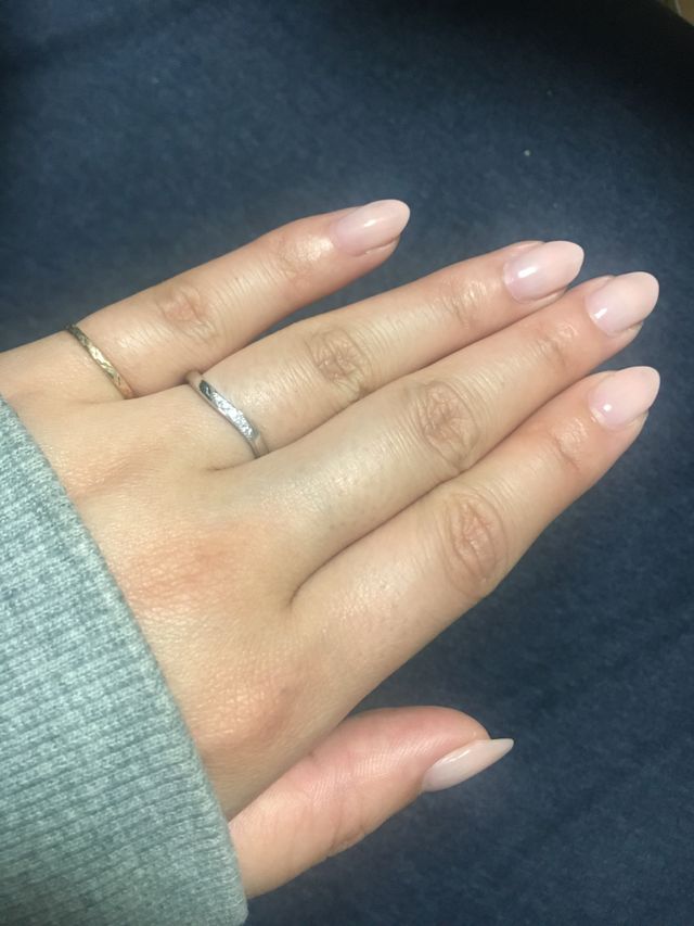 付けた心地がよく、ダイヤモンドの光り方も繊細で美しいです。