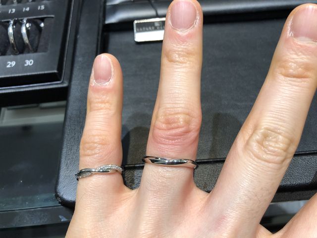 小指: 女性用、薬指:男性用
※写真は男性の指です