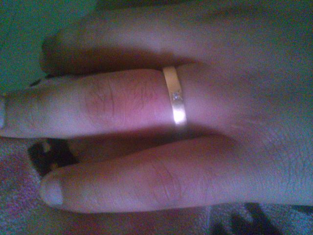 指にはめてる状態です。