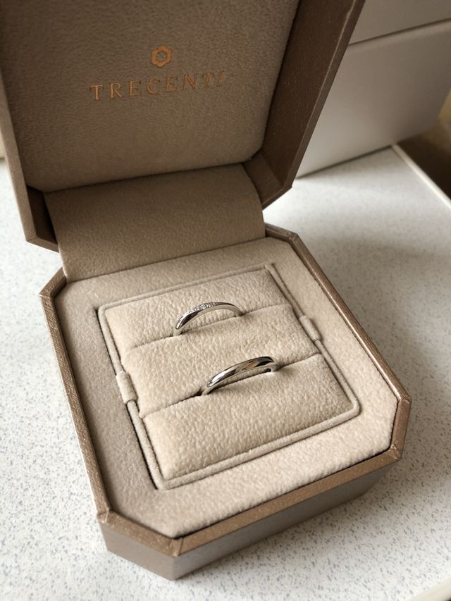 ダイヤ入りか悩みましたが、入ったリングを選びました。