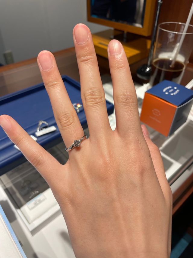 いつまでもつけていたくなるようなデザインです。