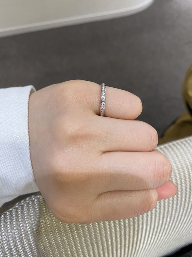 カリス
主張しすぎないキラキラしていて手元を綺麗に見せます