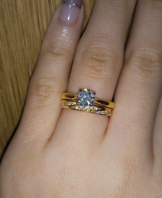 別ブランドの婚約指輪と重ね付け