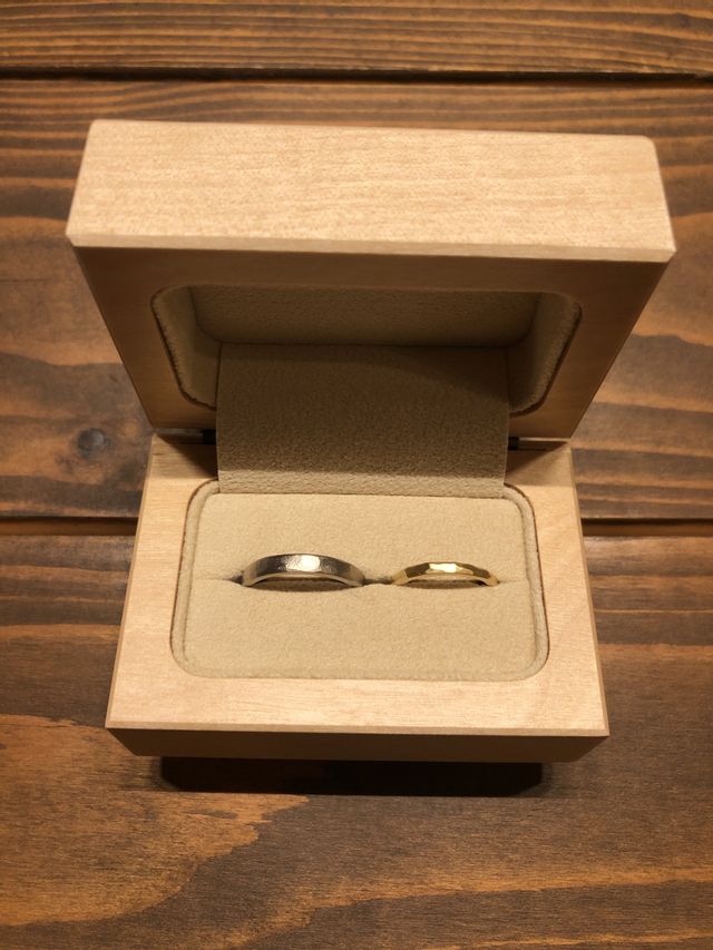 ペアの結婚指輪です。
マットで可愛い仕上がりになりました。