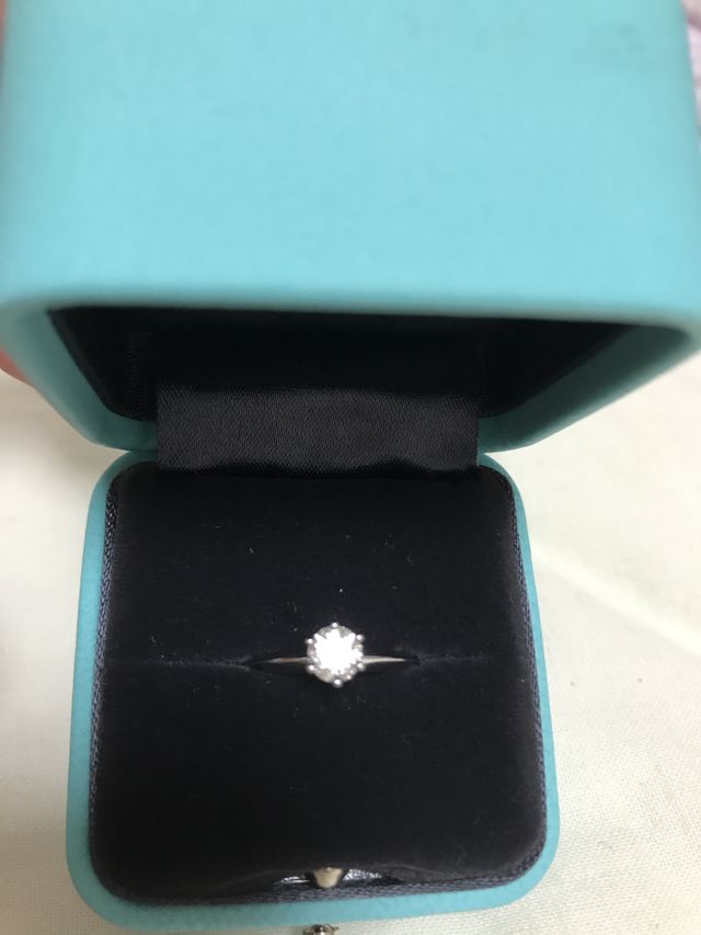 キラキラ輝く指輪