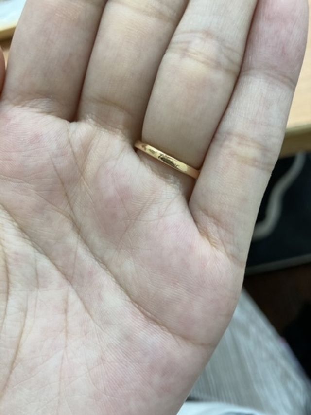 裏はCartierの刻印があります。こちらを表にしても