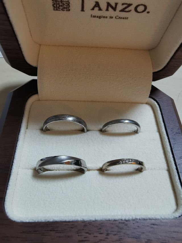 プラチナとシャンパンゴールドの素材違いで作りました。