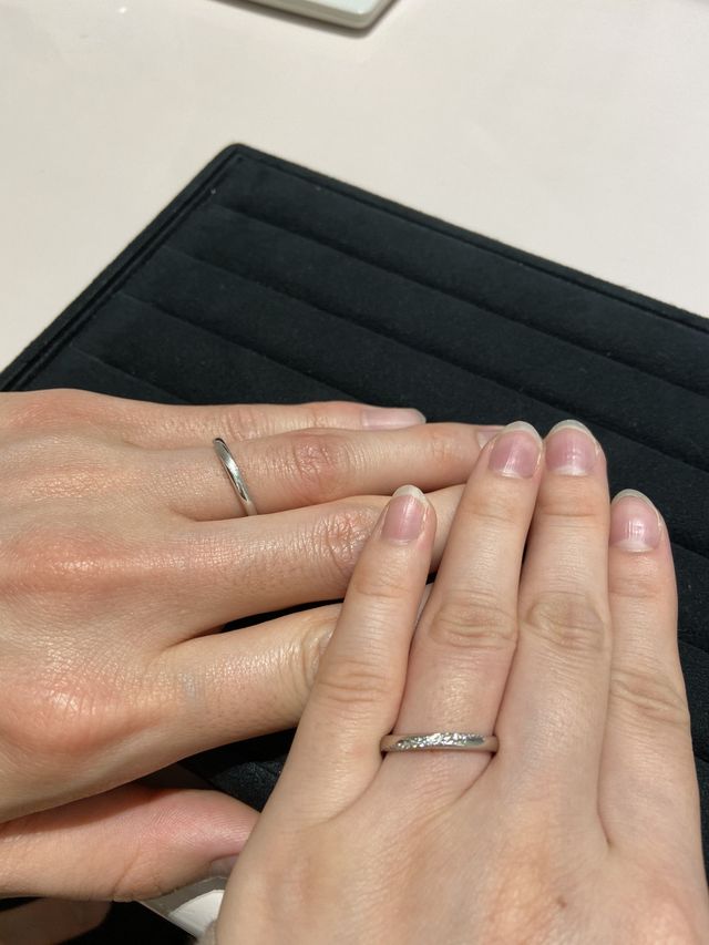 左が男性で右が女性です。