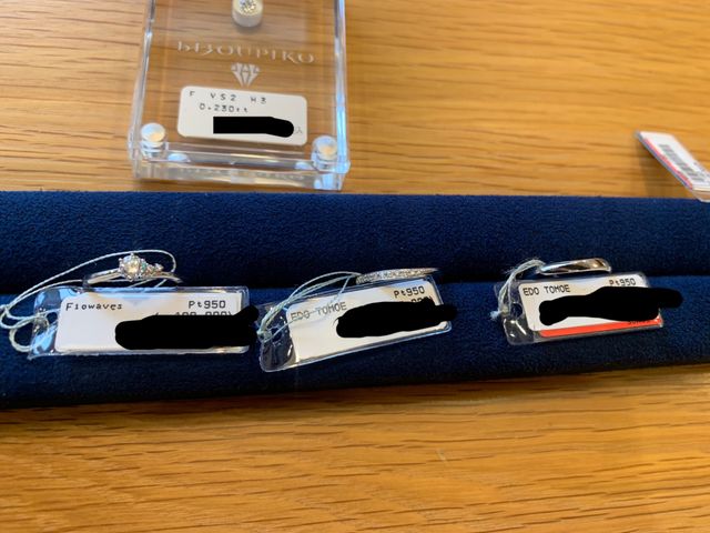 1番左が婚約指輪です