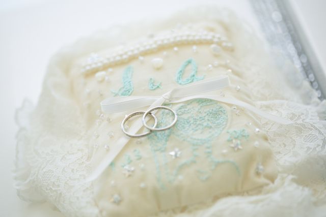 プラチナのシンプルなデザイン。