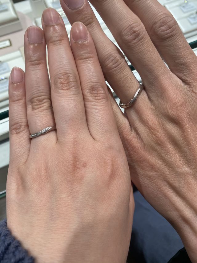 とてもつけ心地がいい指輪です。ダイアも綺麗です。