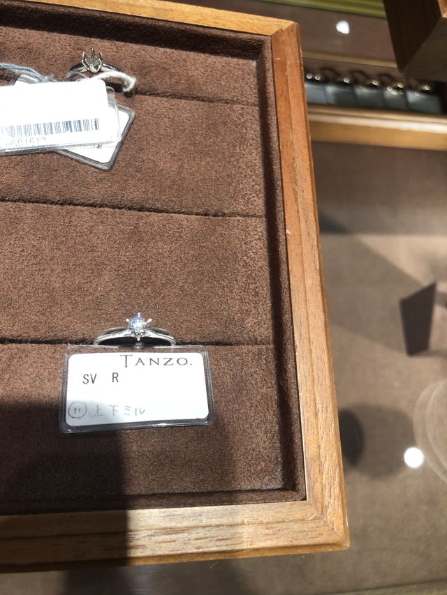 ダイヤ持ち込みでフレームのみで検討しました。