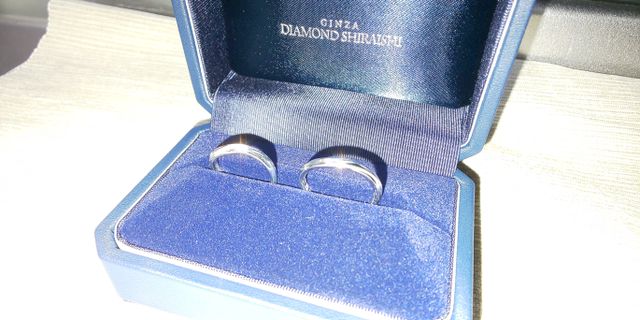 ねじれの入ったシンプルなデザインです。