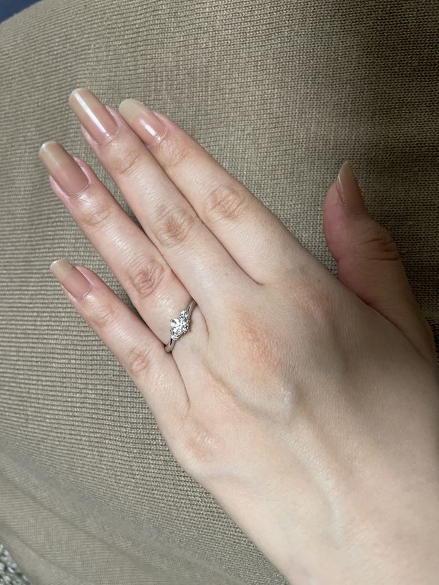 【婚約指輪】
シャイニングフロー　0.45カラット
