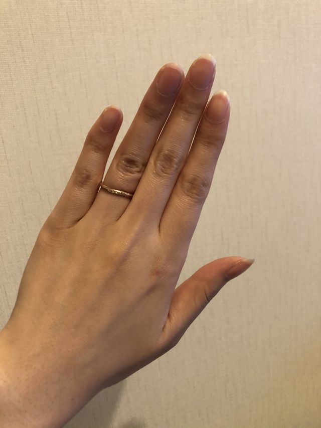 ピンクゴールド表にはダイヤと蔦の柄