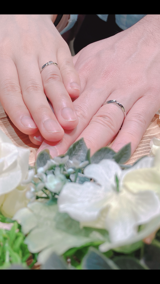 ペアで結婚指輪を購入。シンプルでいつまでもつけていられそう。