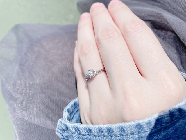 ダイヤモンドシライシさんの婚約指輪で、ブルーミンです。