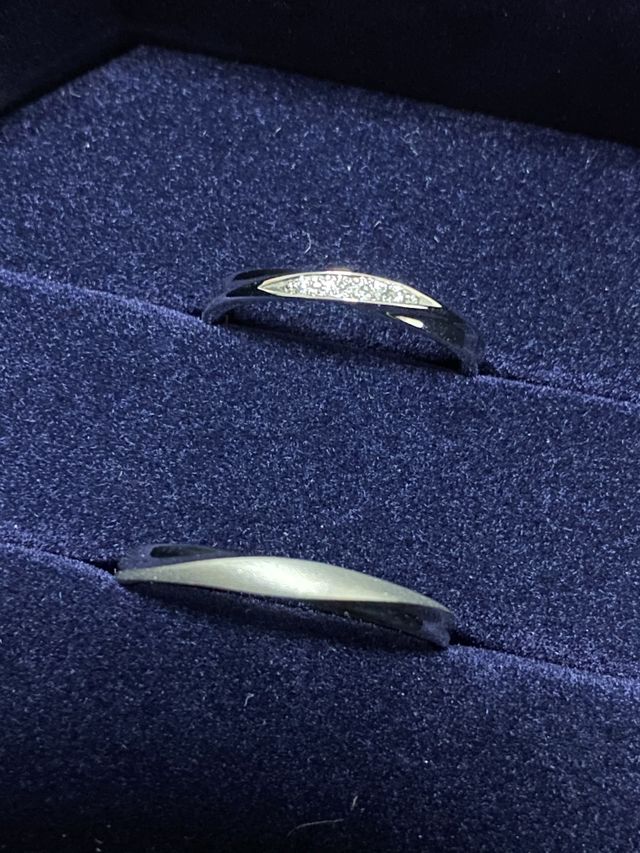 2人の指輪をボックスに入れた状態です。