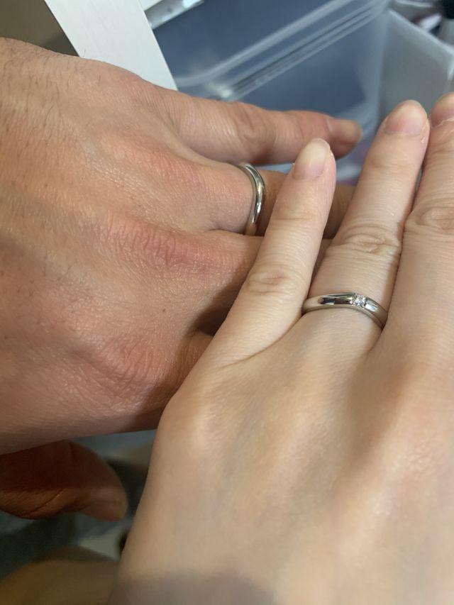 V字で指が凄く綺麗に見え、中心のダイヤモンドがすごく可愛い。