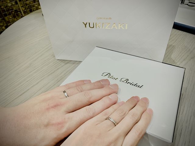 ユニセックスなデザインで、男性でも女性でも付けやすいです。