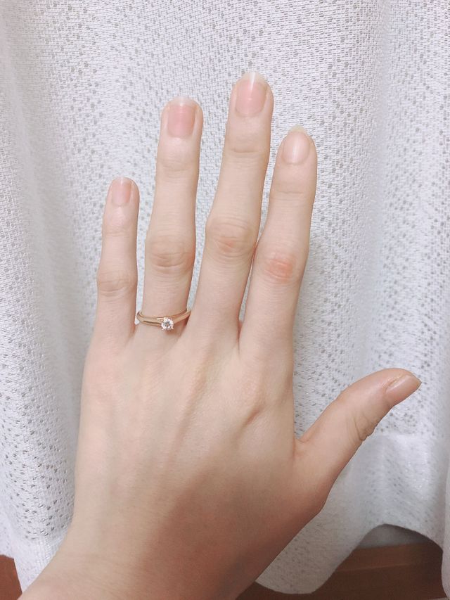 少しカラットが入った指輪です。
