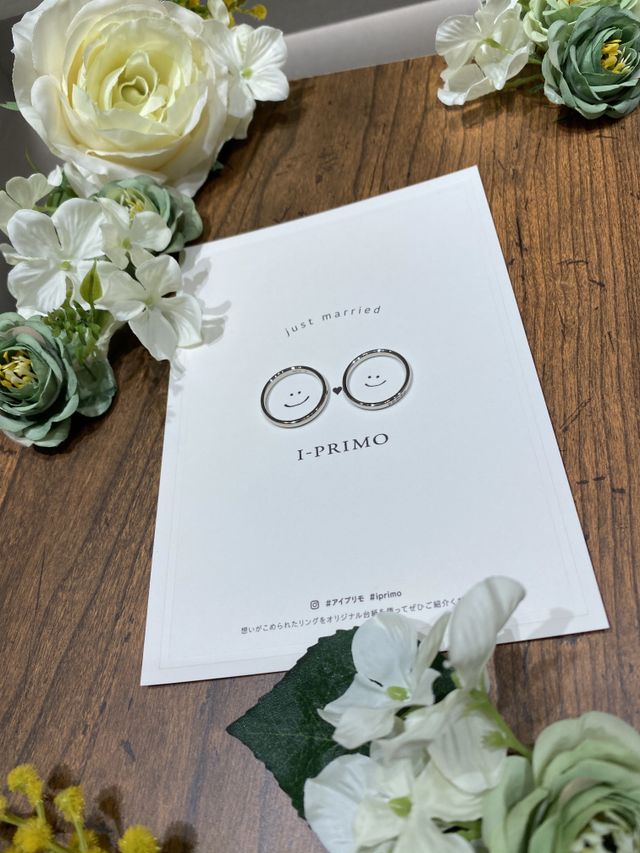 受け取りの際、店内でこの写真を撮り、結婚の実感が沸きました。