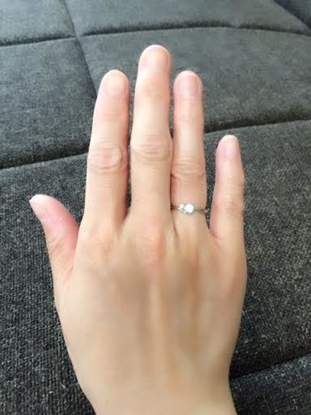 細めのリングのためとってもシンプル。