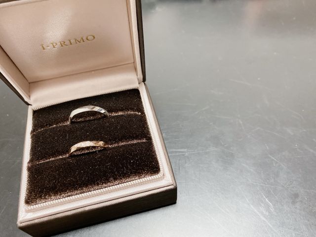互いの好きなこだわりを詰め込んだ指輪にしました！！