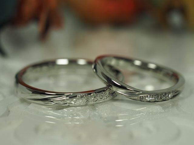 素材はプラチナで、U字、ダイアは5つです。