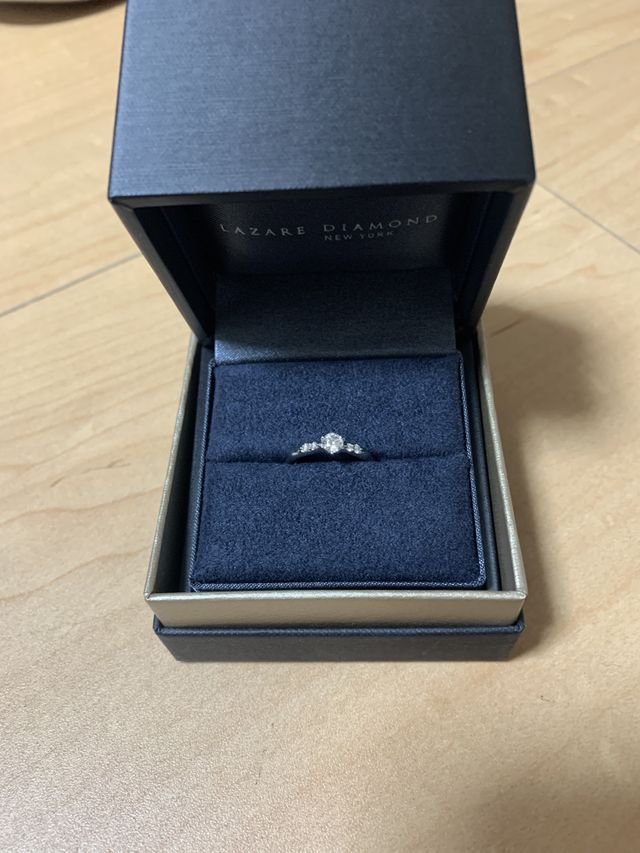 ダイヤモンドの輝きが綺麗です。