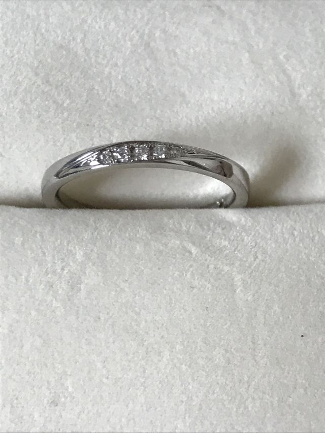 メレダイヤ5石、サービスでH&Qカットです。Pt900