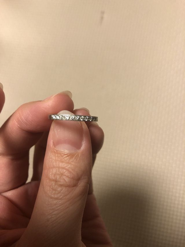 11個のダイヤが散りばめられています。