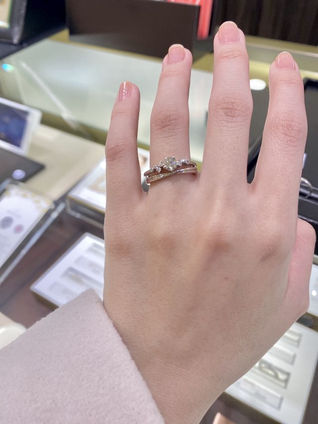 カペラの婚約指輪(下の結婚指輪もカペラ)