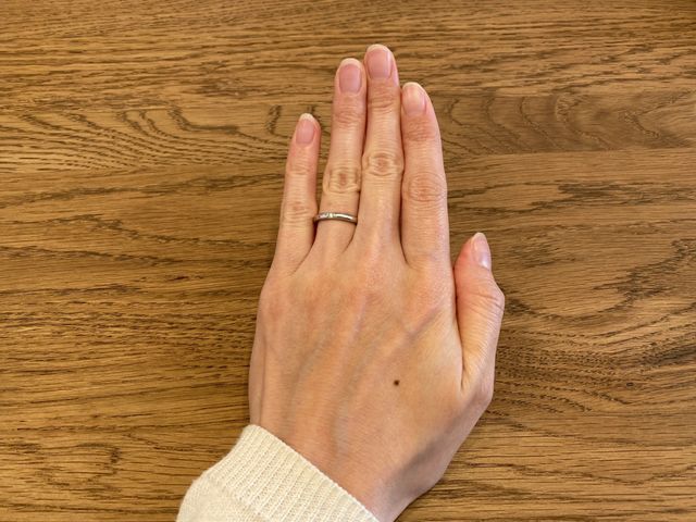 指輪をはめたところ