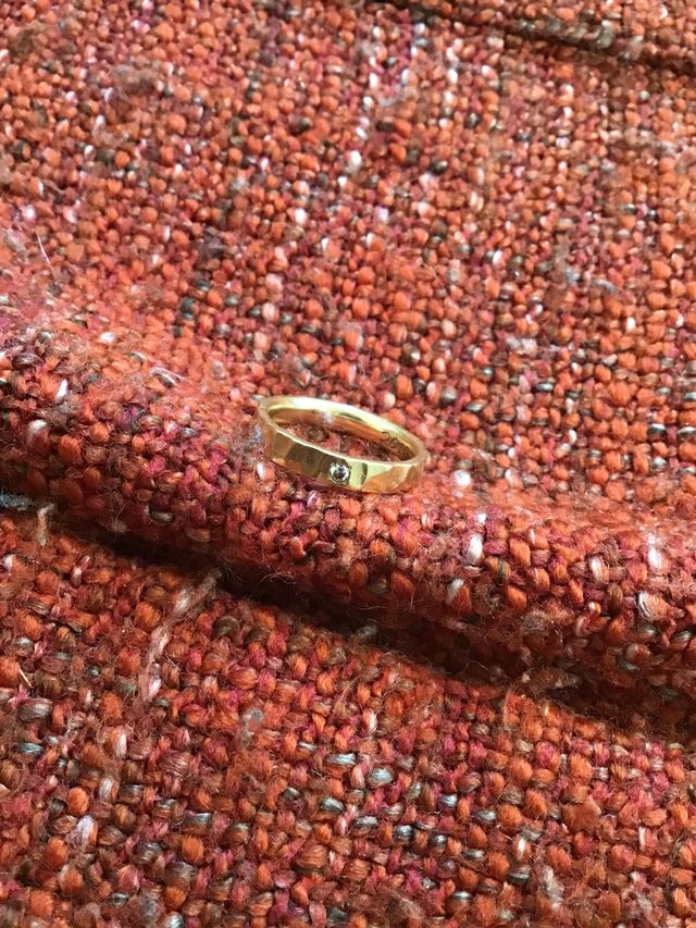 金色に光が反射してます。一目惚れしました。