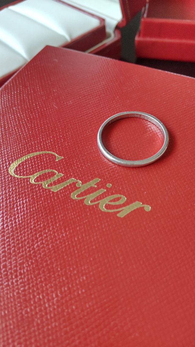 シンプルなデザインの結婚指輪